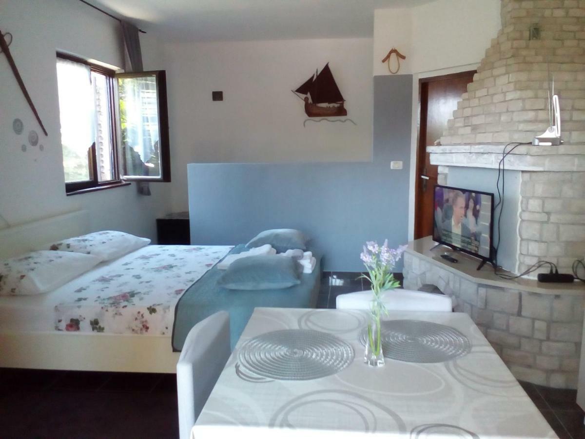 Ella Apartment พูลา ภายนอก รูปภาพ