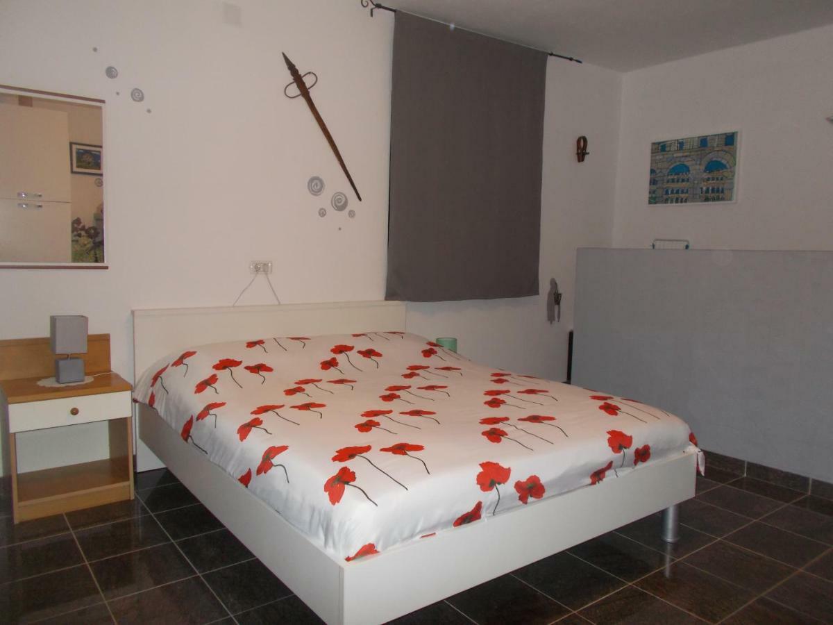 Ella Apartment พูลา ภายนอก รูปภาพ