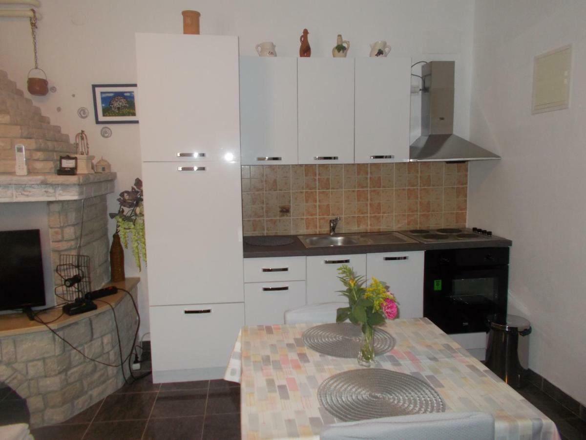 Ella Apartment พูลา ภายนอก รูปภาพ