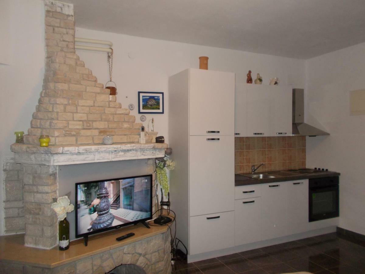 Ella Apartment พูลา ภายนอก รูปภาพ