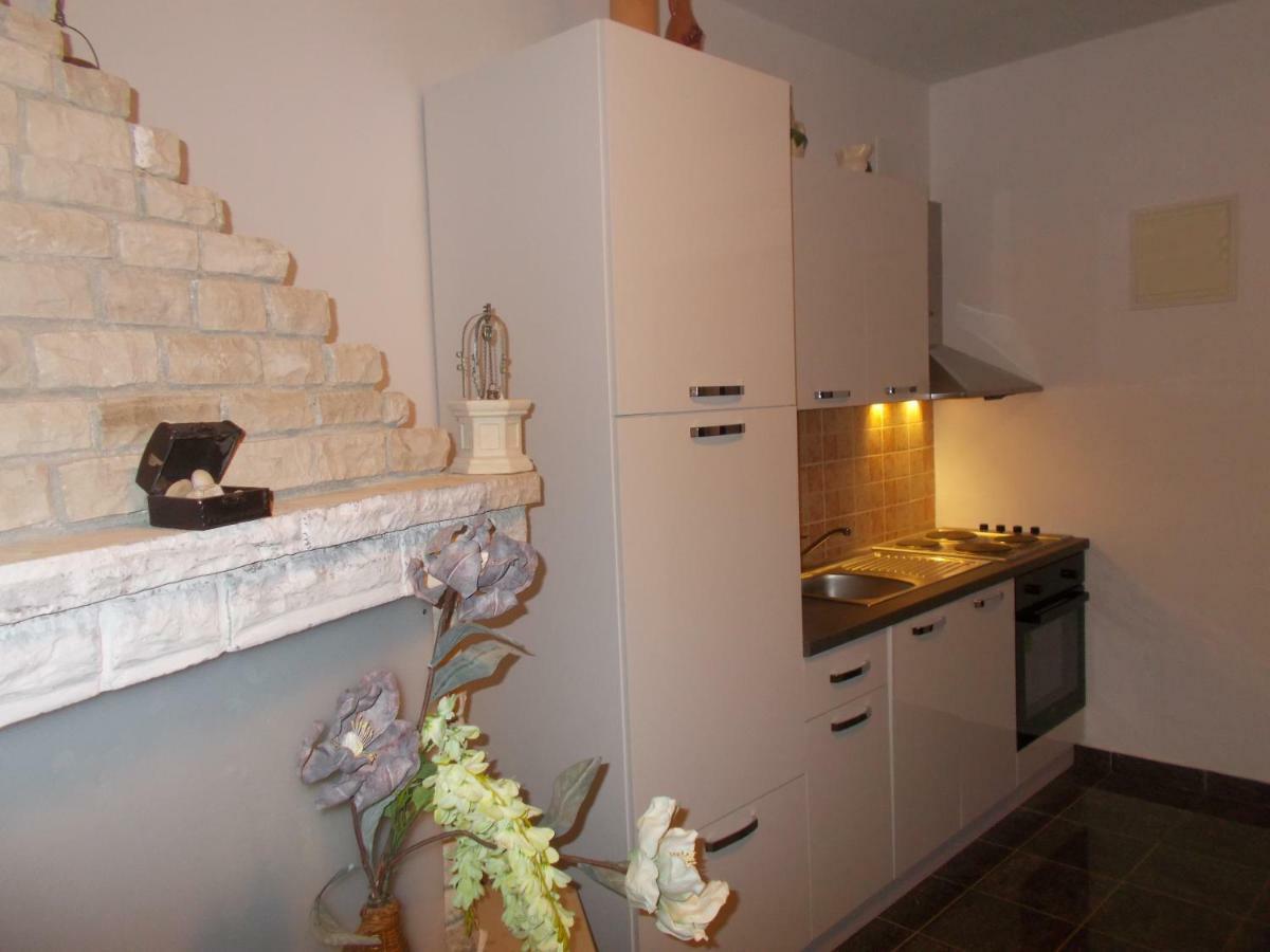 Ella Apartment พูลา ภายนอก รูปภาพ