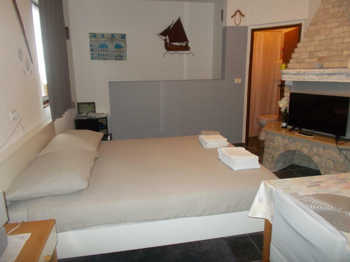 Ella Apartment พูลา ภายนอก รูปภาพ